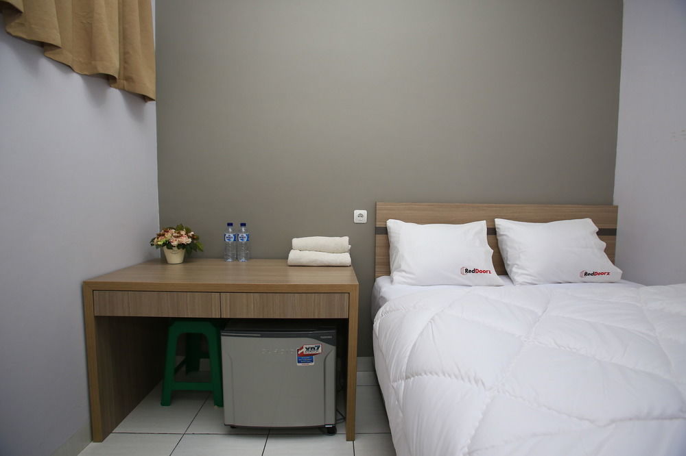 Reddoorz @ Karet Pedurenan 2 جاكرتا المظهر الخارجي الصورة