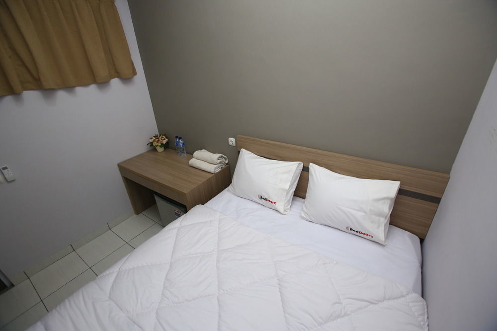 Reddoorz @ Karet Pedurenan 2 جاكرتا المظهر الخارجي الصورة